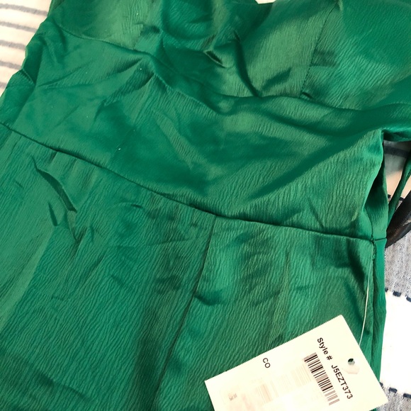 Emerald Cocktail Dress ☘️ - Picture 4 of 5